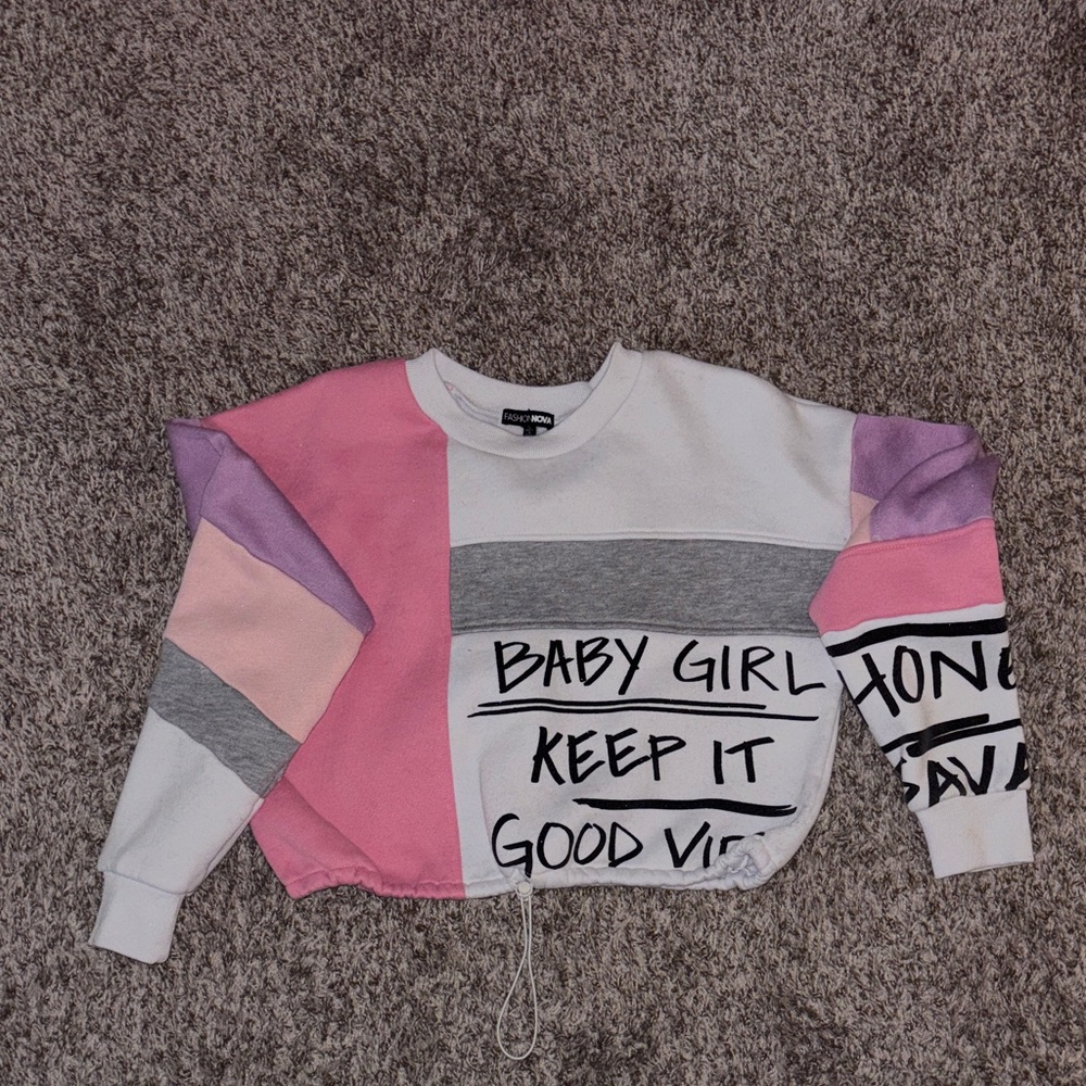 Fashion Nova Graphic Cropped Sweatshirt